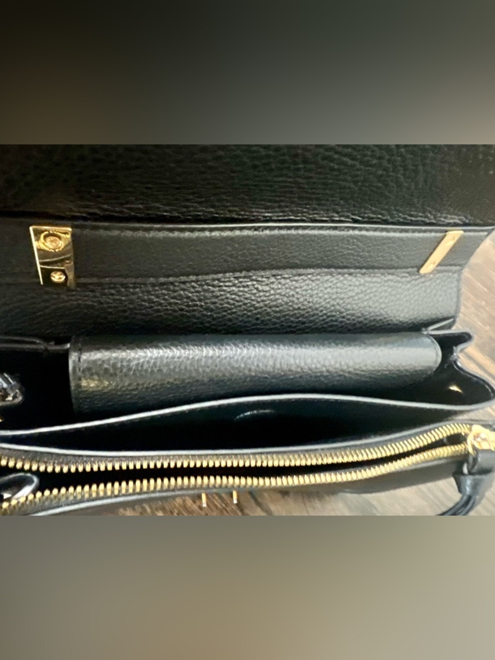 Coccinelle Black Pebbled Leather Clutch with Gold D-Ring Lock -broken latch - Picture 7 of 11